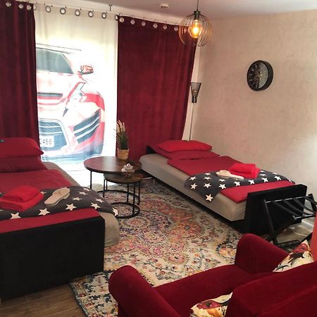 Stylisches Maybach Appartement Mit Terrasse Fuer 5 Personen, 5 Betten, Grosse Kochinsel, Homeoffice Mit 250Mbit Wlan Aidlingen Buitenkant foto