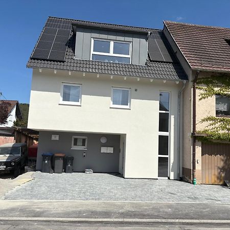 Stylisches Maybach Appartement Mit Terrasse Fuer 5 Personen, 5 Betten, Grosse Kochinsel, Homeoffice Mit 250Mbit Wlan Aidlingen Buitenkant foto