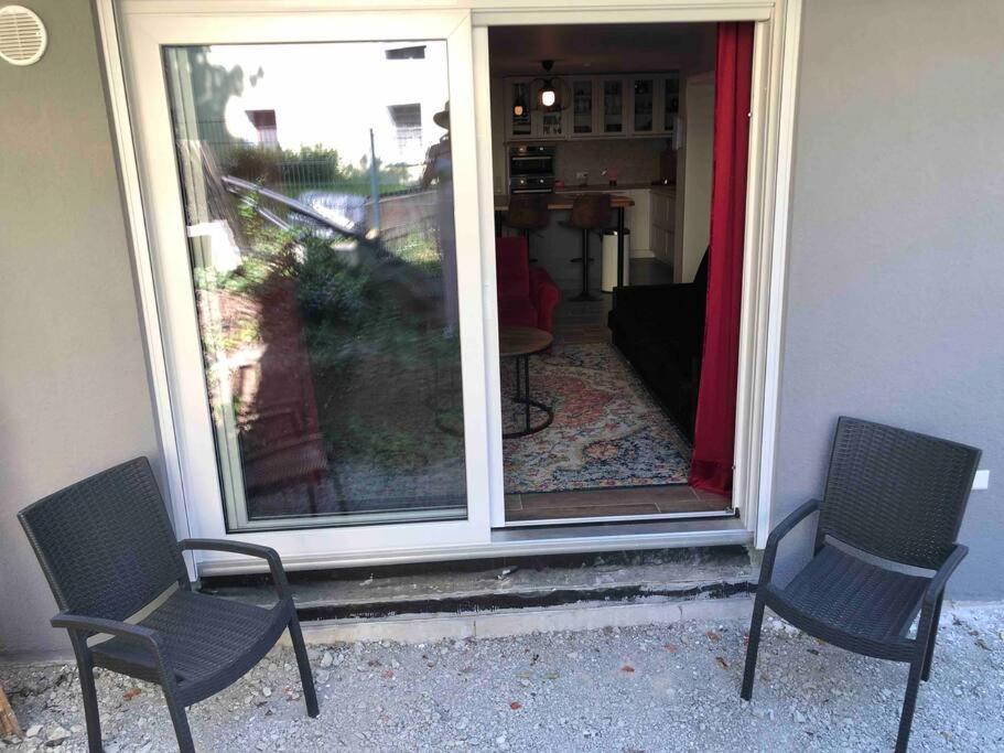 Stylisches Maybach Appartement Mit Terrasse Fuer 5 Personen, 5 Betten, Grosse Kochinsel, Homeoffice Mit 250Mbit Wlan Aidlingen Buitenkant foto