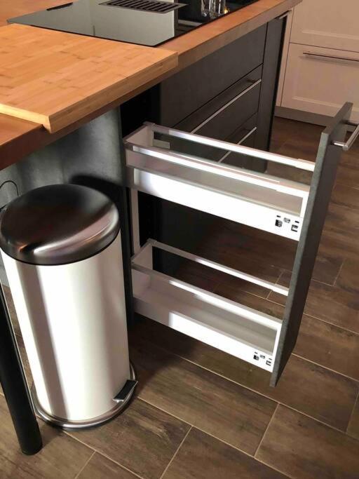 Stylisches Maybach Appartement Mit Terrasse Fuer 5 Personen, 5 Betten, Grosse Kochinsel, Homeoffice Mit 250Mbit Wlan Aidlingen Buitenkant foto