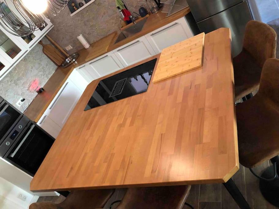 Stylisches Maybach Appartement Mit Terrasse Fuer 5 Personen, 5 Betten, Grosse Kochinsel, Homeoffice Mit 250Mbit Wlan Aidlingen Buitenkant foto
