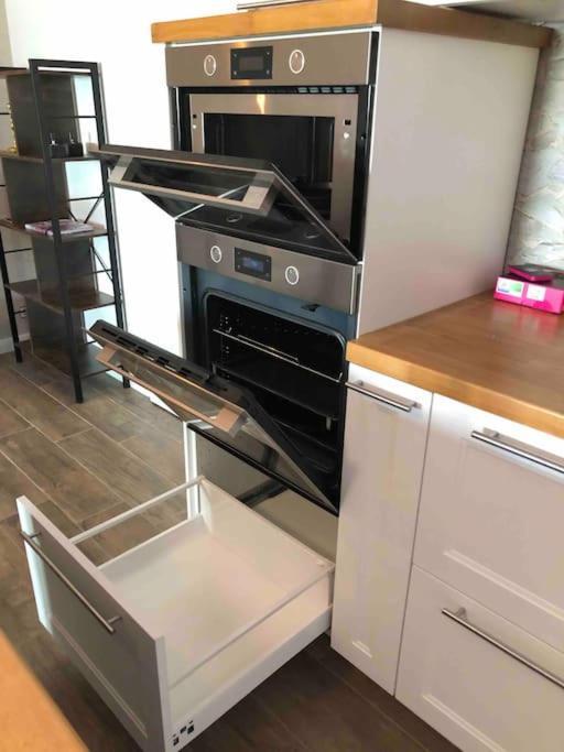 Stylisches Maybach Appartement Mit Terrasse Fuer 5 Personen, 5 Betten, Grosse Kochinsel, Homeoffice Mit 250Mbit Wlan Aidlingen Buitenkant foto
