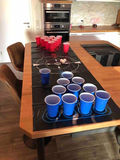 Stylisches Maybach Appartement Mit Terrasse Fuer 5 Personen, 5 Betten, Grosse Kochinsel, Homeoffice Mit 250Mbit Wlan Aidlingen Buitenkant foto