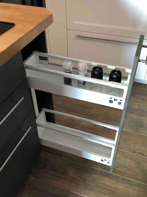 Stylisches Maybach Appartement Mit Terrasse Fuer 5 Personen, 5 Betten, Grosse Kochinsel, Homeoffice Mit 250Mbit Wlan Aidlingen Buitenkant foto
