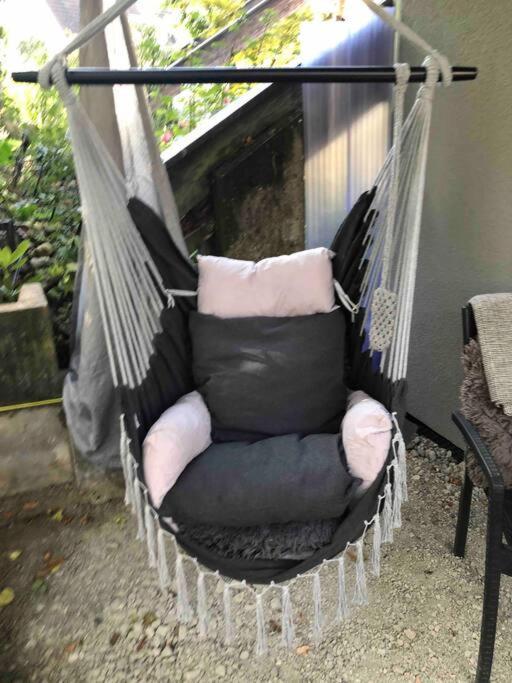 Stylisches Maybach Appartement Mit Terrasse Fuer 5 Personen, 5 Betten, Grosse Kochinsel, Homeoffice Mit 250Mbit Wlan Aidlingen Buitenkant foto