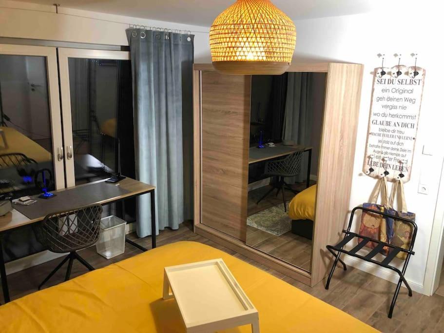Stylisches Maybach Appartement Mit Terrasse Fuer 5 Personen, 5 Betten, Grosse Kochinsel, Homeoffice Mit 250Mbit Wlan Aidlingen Buitenkant foto