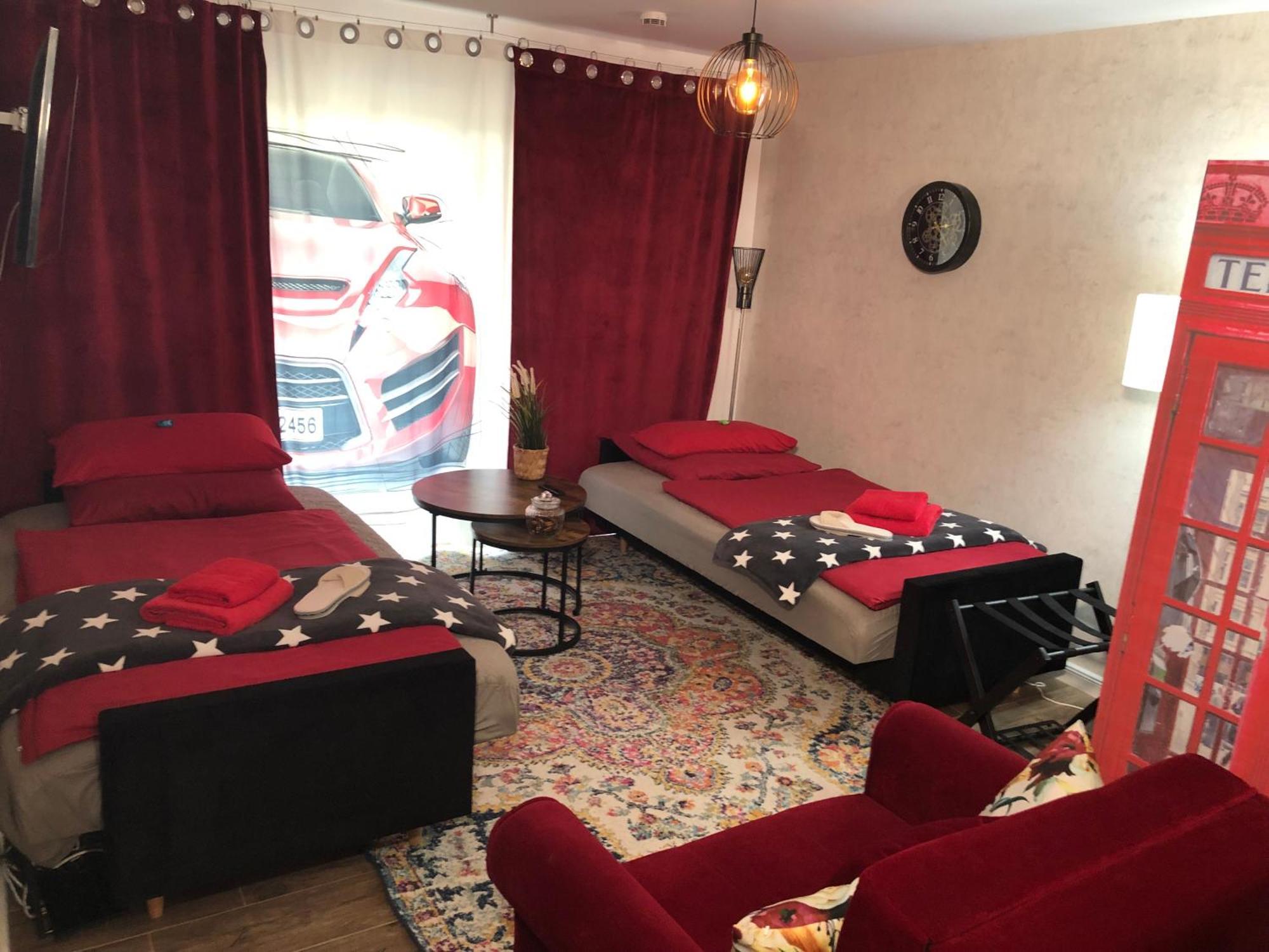 Stylisches Maybach Appartement Mit Terrasse Fuer 5 Personen, 5 Betten, Grosse Kochinsel, Homeoffice Mit 250Mbit Wlan Aidlingen Buitenkant foto