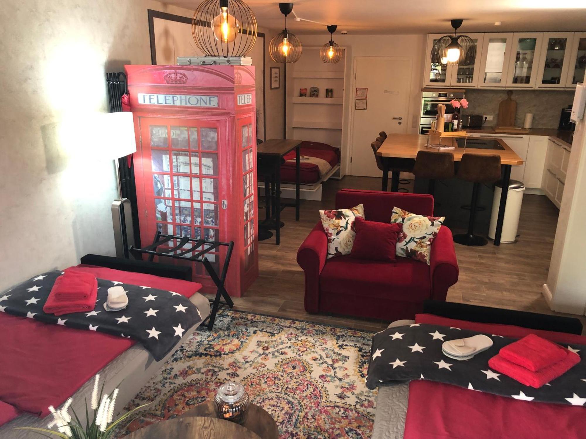 Stylisches Maybach Appartement Mit Terrasse Fuer 5 Personen, 5 Betten, Grosse Kochinsel, Homeoffice Mit 250Mbit Wlan Aidlingen Buitenkant foto