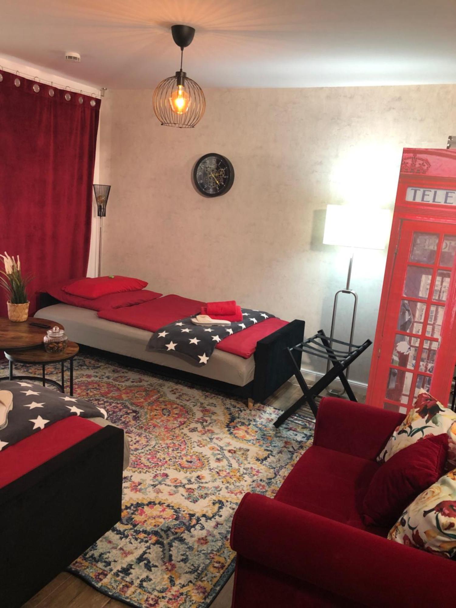 Stylisches Maybach Appartement Mit Terrasse Fuer 5 Personen, 5 Betten, Grosse Kochinsel, Homeoffice Mit 250Mbit Wlan Aidlingen Buitenkant foto